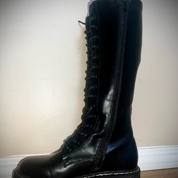 Steve Madden Boots - Picture 2 of 2